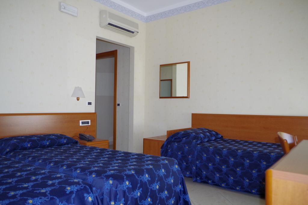 Hotel Kroma Ragusa Cameră foto
